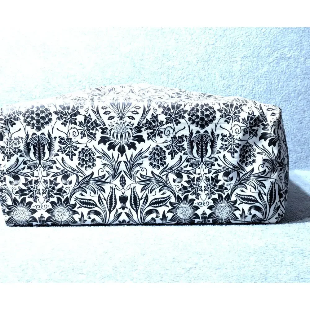Belle Russo Large Nylon Tote Women Black White Floral Scroll Heart Zip Travel